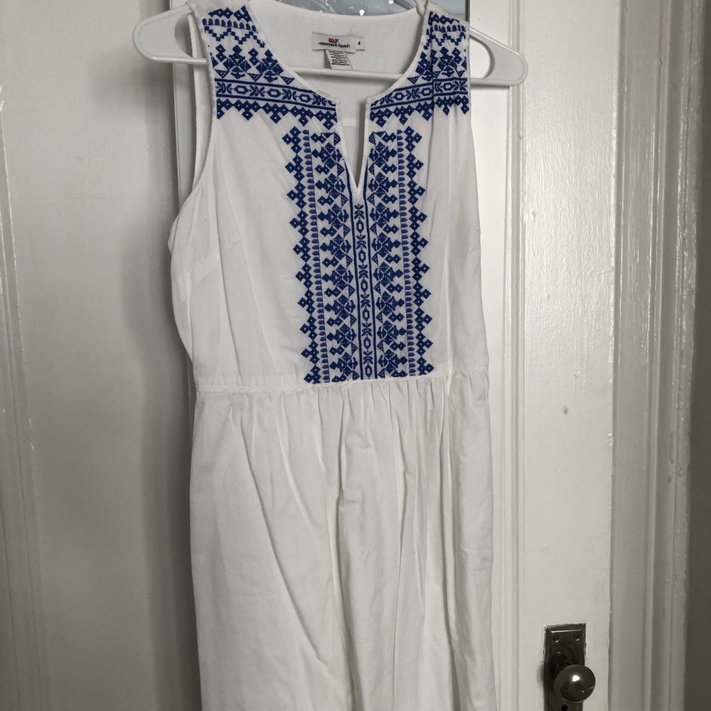 Vineyard Vines white with blue embroidery dress
